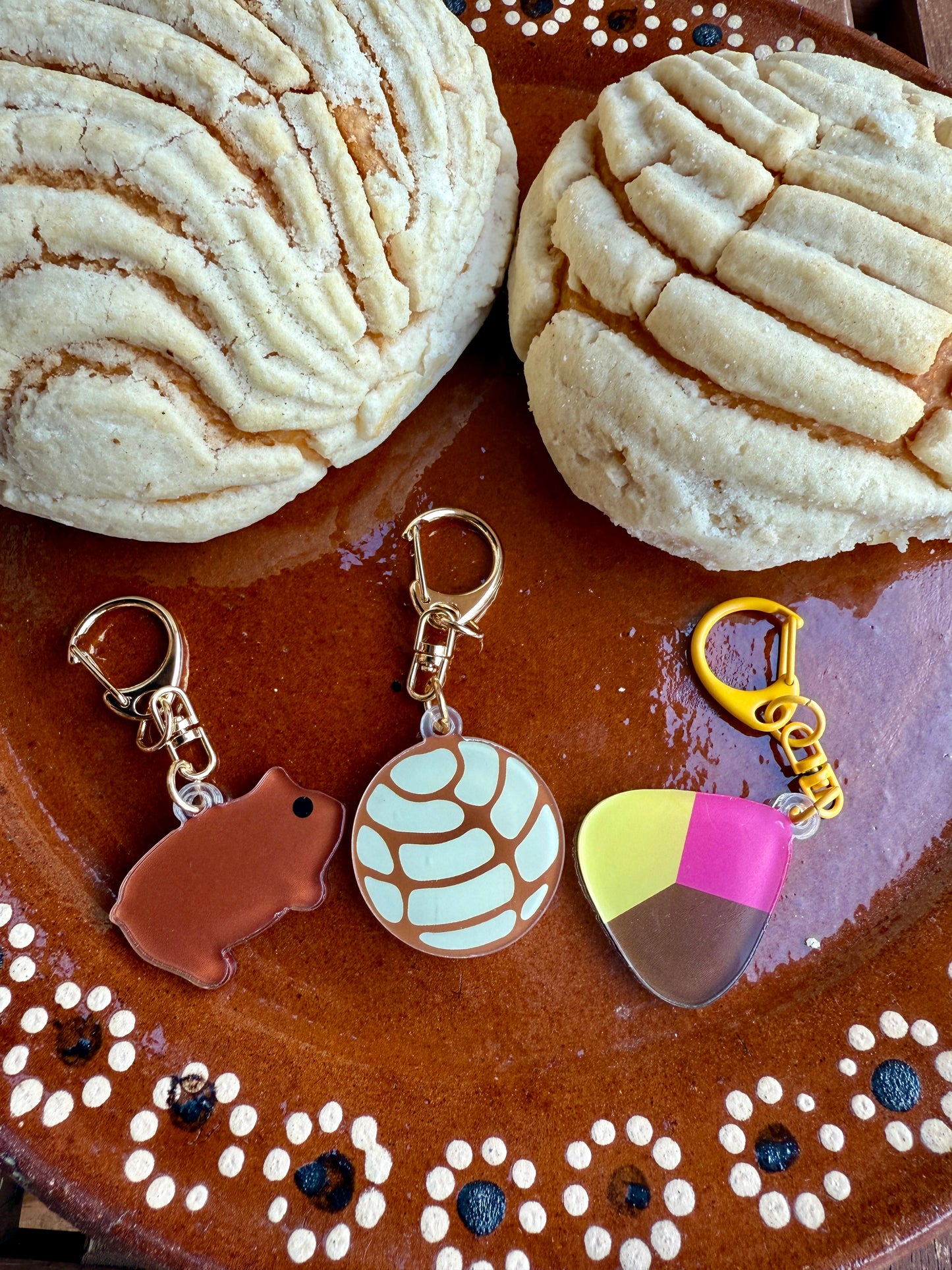 Concha collar charm